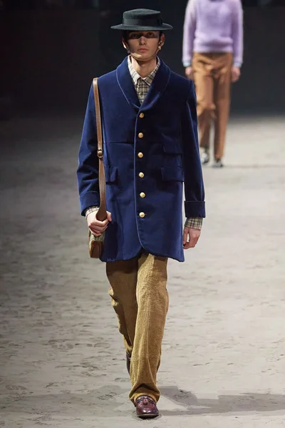 Look 27